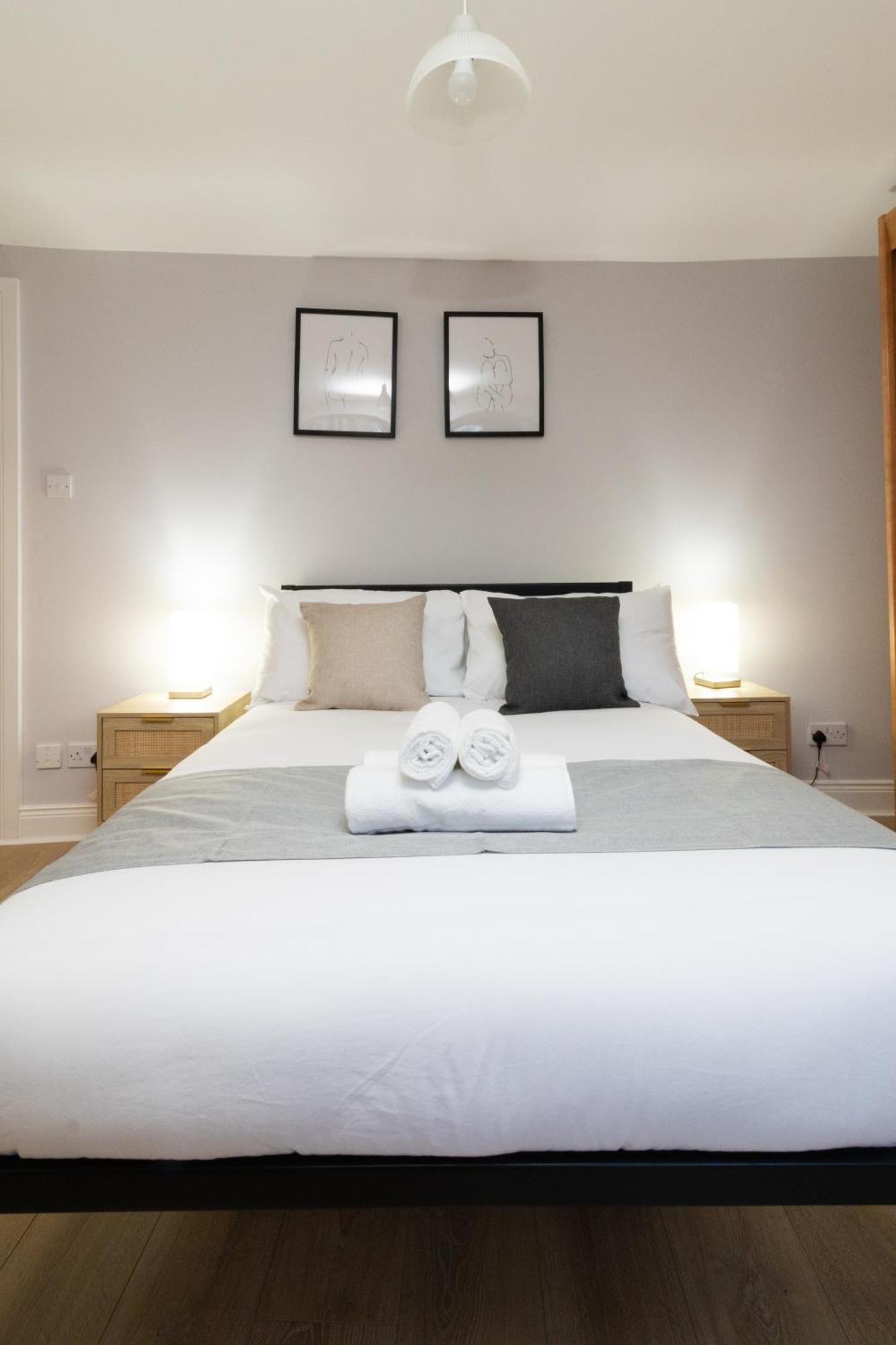 Quarters- Riverside Apartment *