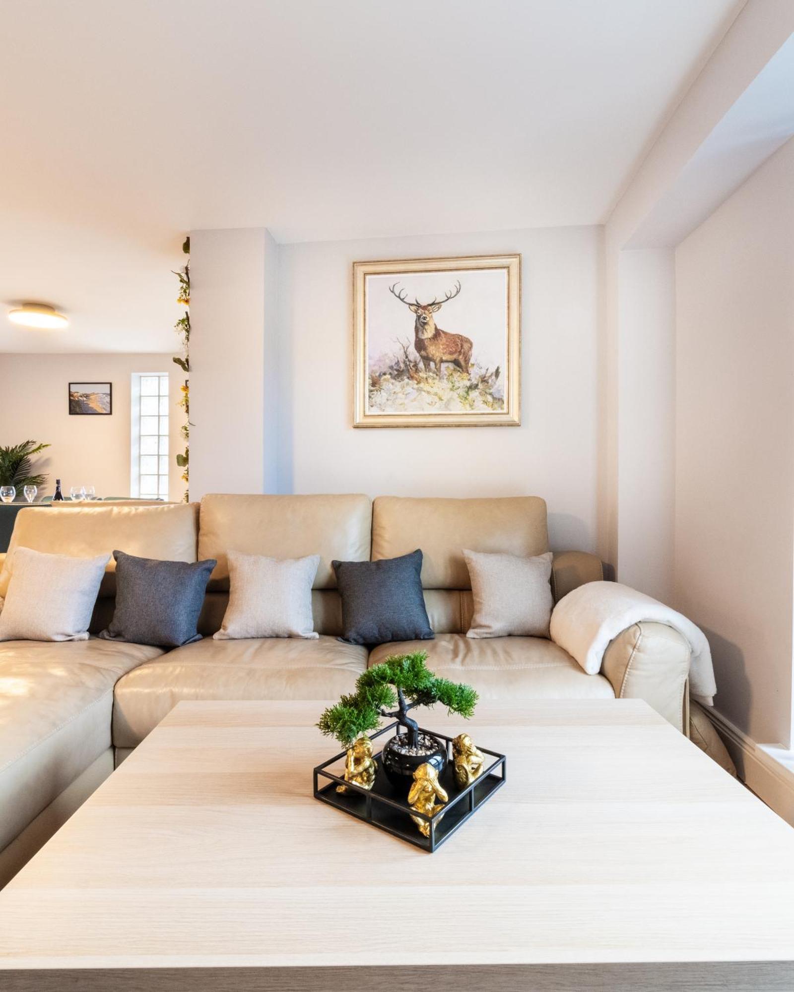 Quarters- Riverside Apartment *